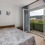 1 Bedroom Lovely In سوبيتارسكا دراغا