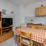 1 Bedroom Lovely In سوبيتارسكا دراغا
