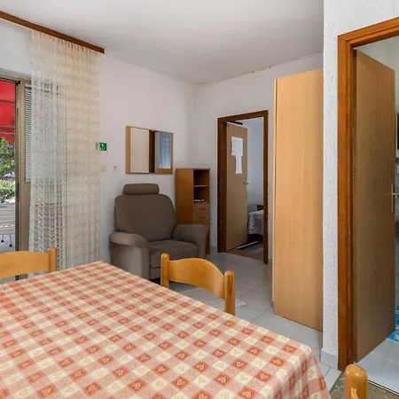 Apartment 1 Bedroom Lovely In Supetarska Draga