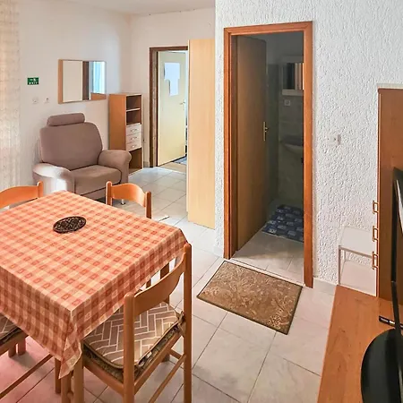 1 Bedroom Gorgeous In Lejlighed Supetarska Draga