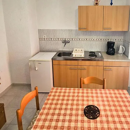 1 Bedroom Gorgeous In Supetarska Draga