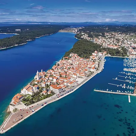 1 Bedroom Gorgeous In Supetarska Draga