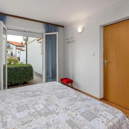 1 Bedroom Gorgeous In Supetarska Draga