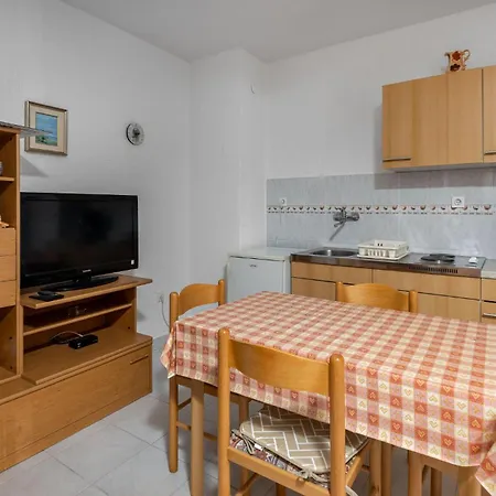 1 Bedroom Gorgeous In Supetarska Draga
